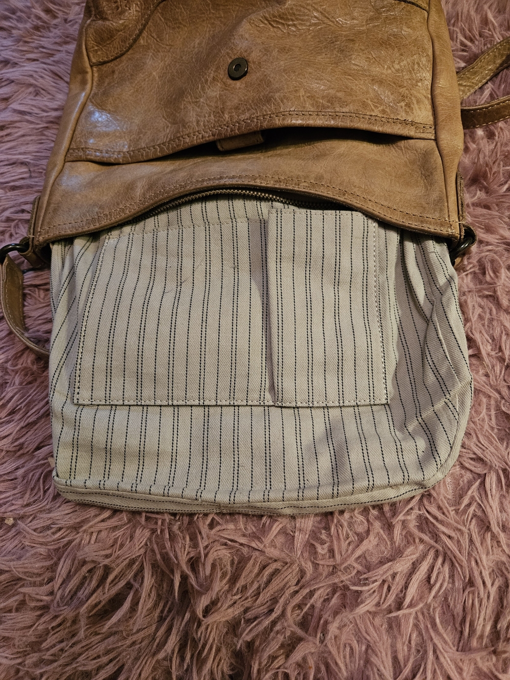 Frye☆Leather Crossbody Bag in Tan - Picture 9 of 15